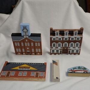 Collector Shelf Sitter Set Of 5 Decorative Wooden Historical, Vintage